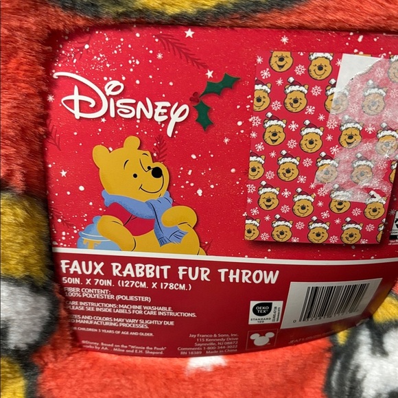 NWT Disney SANTA Winnie the Pooh FESTIVE RED FAUX RABBIT FUR CHRISTMAS THROW - Picture 2 of 9
